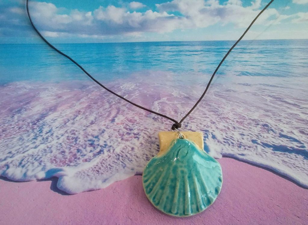 Ceramic Shell Pendant - Otro Mar Ceramics