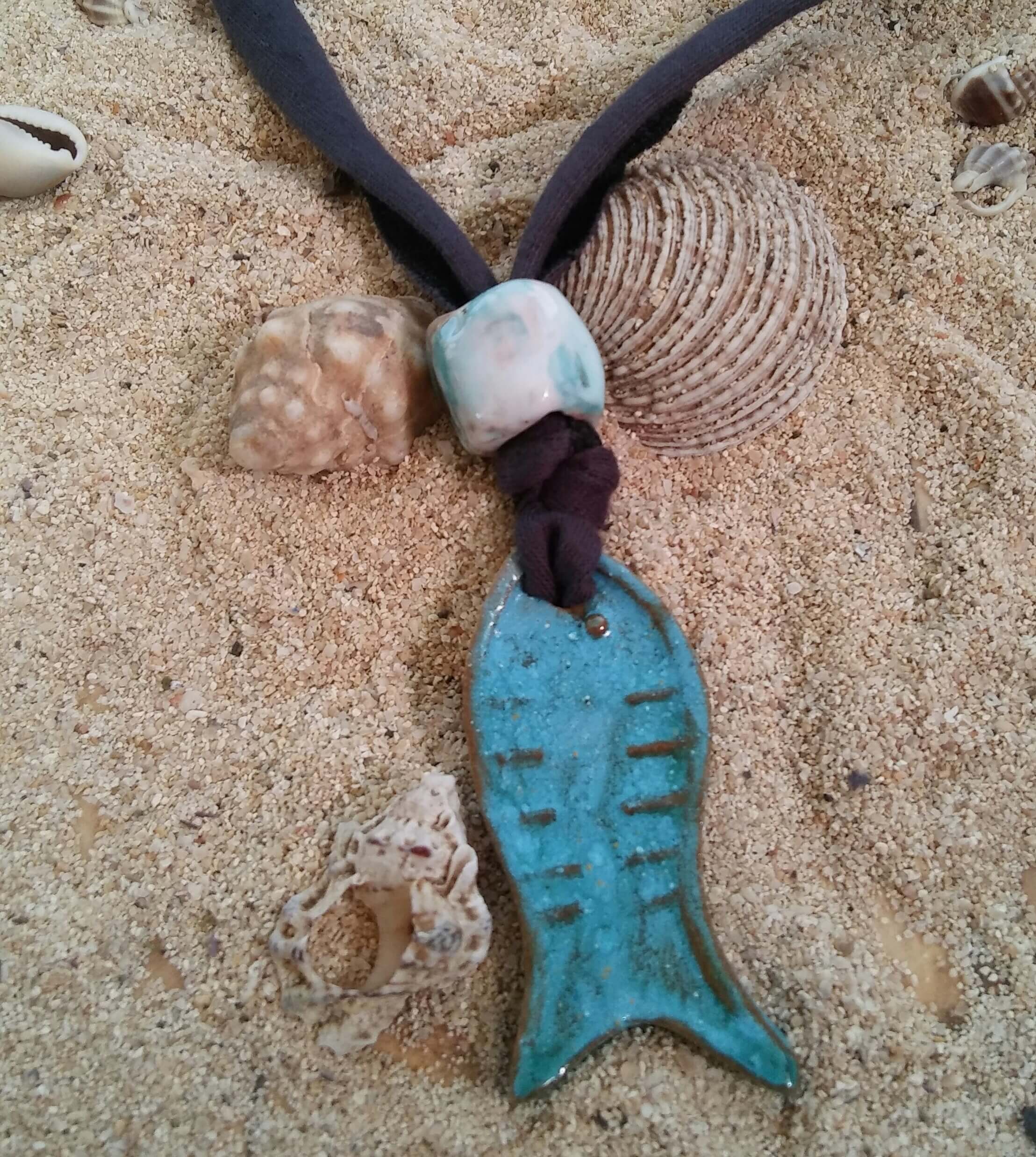 COLGANTE DE CERAMICA INSPIRADO EN PECES - Otro Mar - Ceramic Artworks